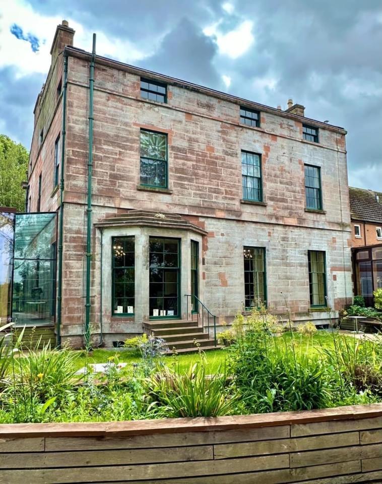 Stunning Period Townhouse With Garden, Walking Distance To Town Villa Dumfries Exteriör bild